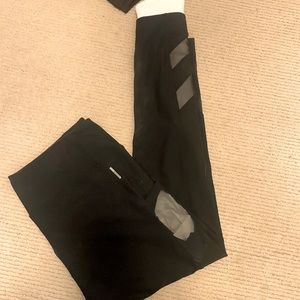 Mondetta leggings like new black with s net side pockets detailing at ankle